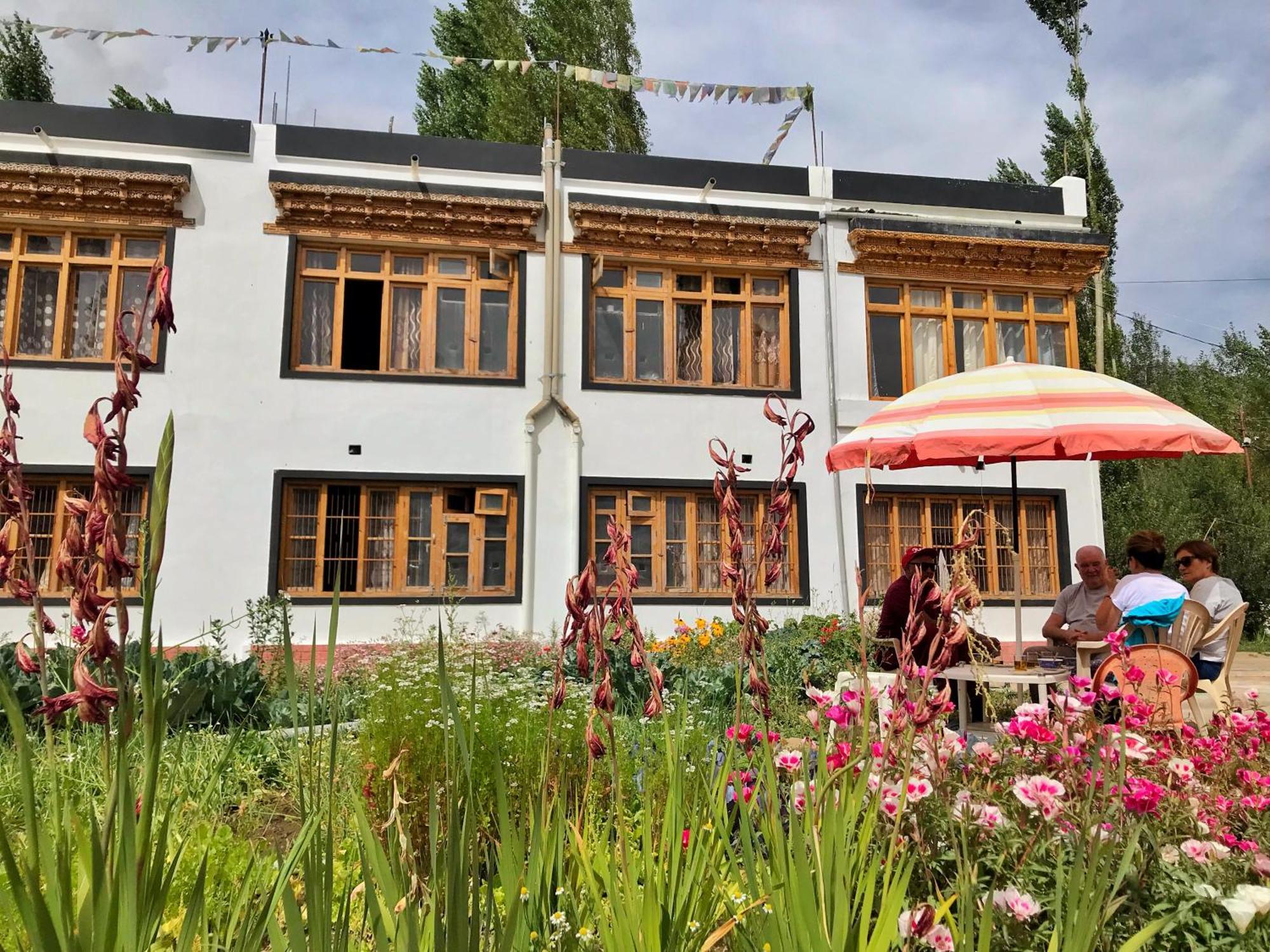 Sponbo Guest House, Leh Exterior photo