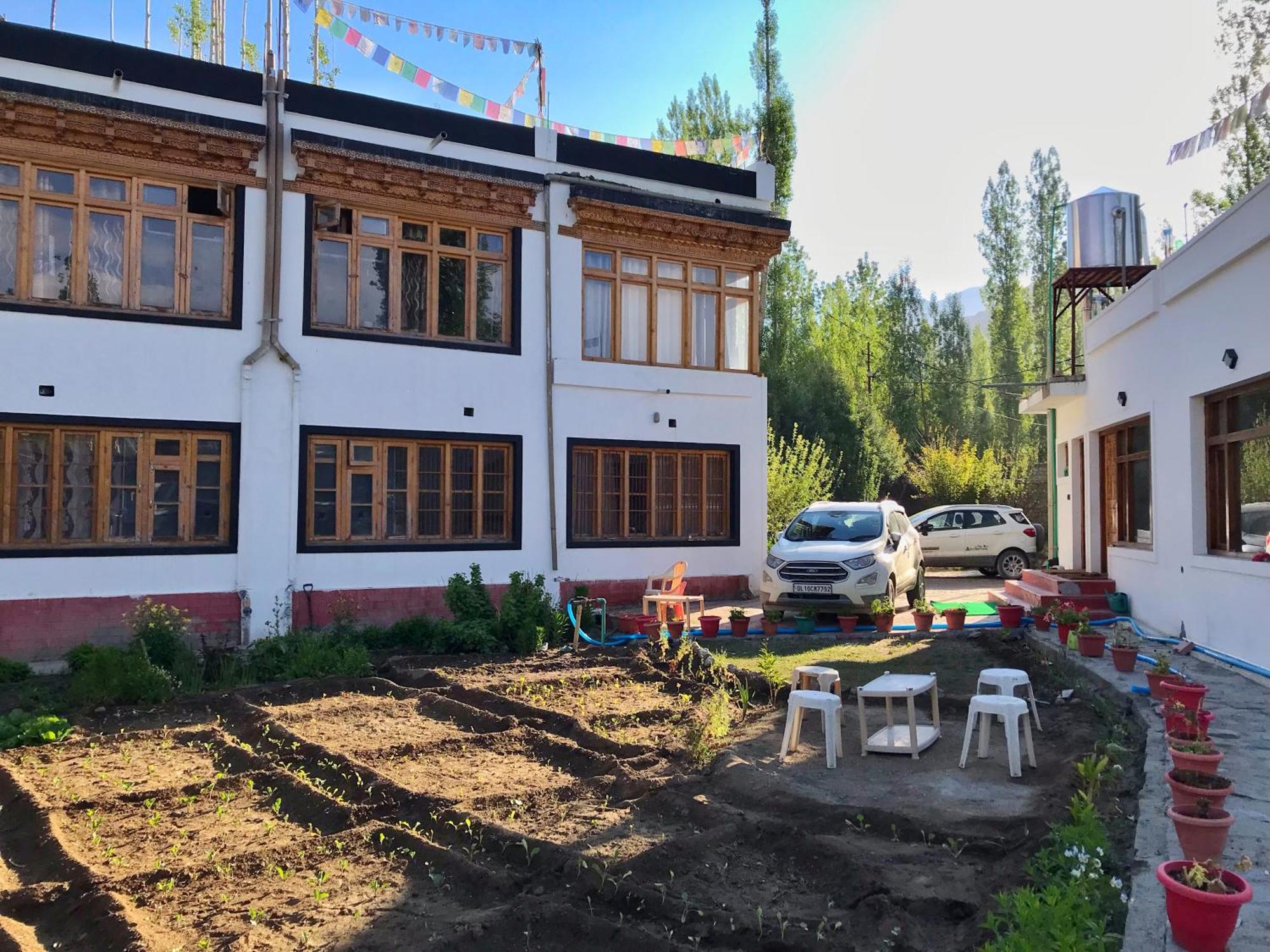 Sponbo Guest House, Leh Exterior photo