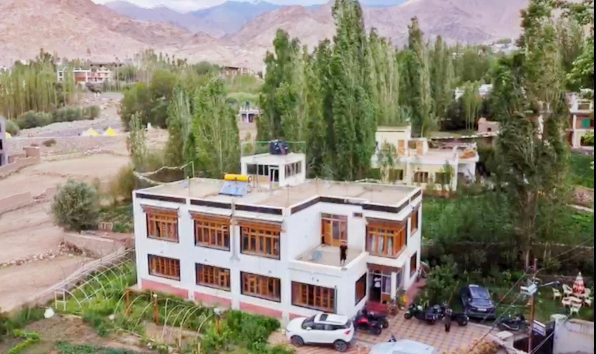 Sponbo Guest House, Leh Exterior photo